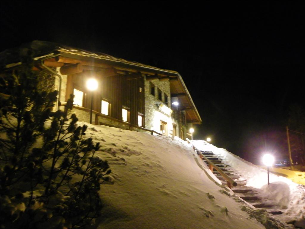 Hotel Les Granges La Thuile Exterior foto